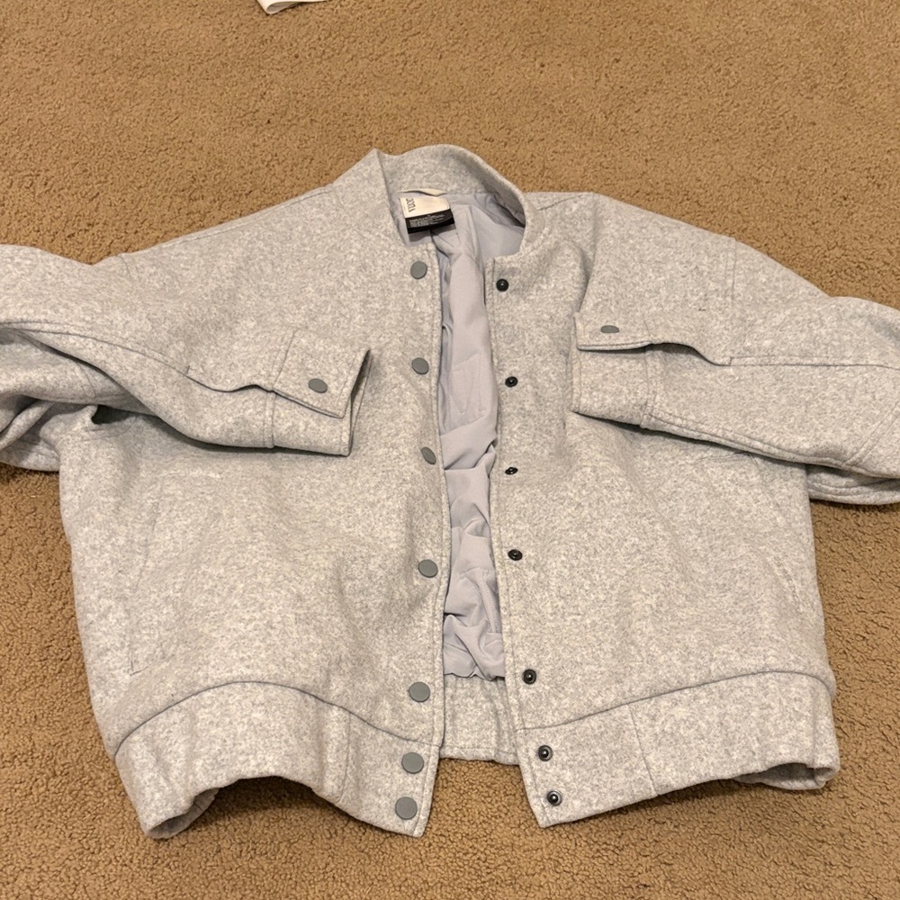 Vuori Light Gray Jacket with Snap Buttons